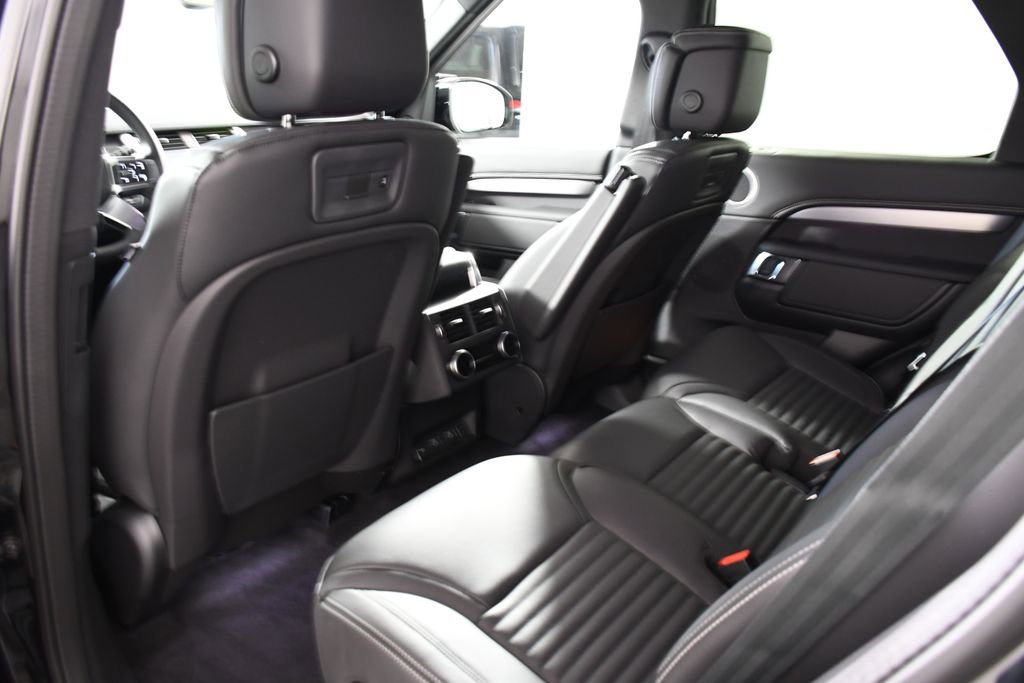 Certified 2025 Land Rover Discovery Dynamic SE image 26