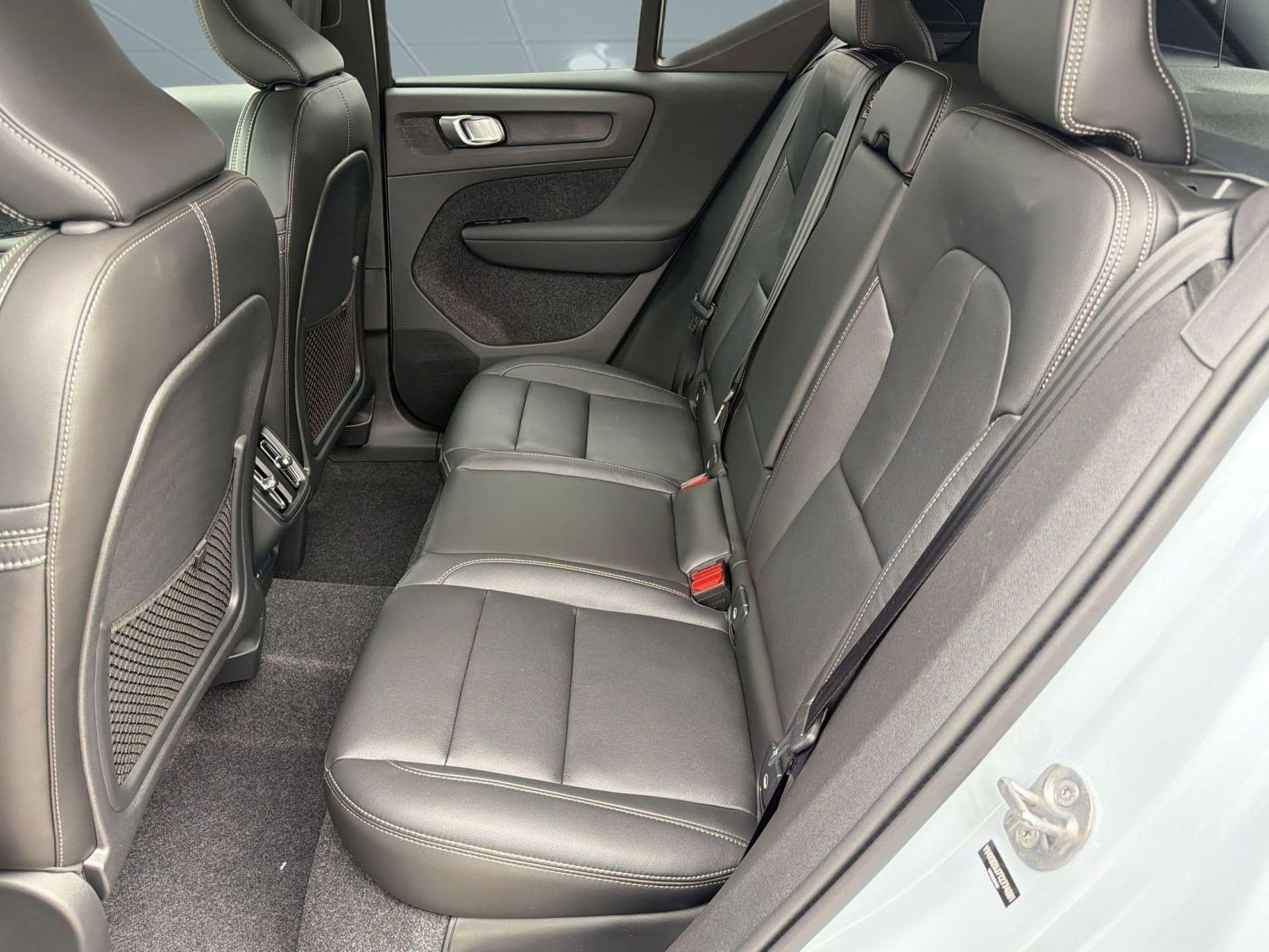 New 2026 Volvo XC40 B4 Core w/ Climate Package FWD image 14