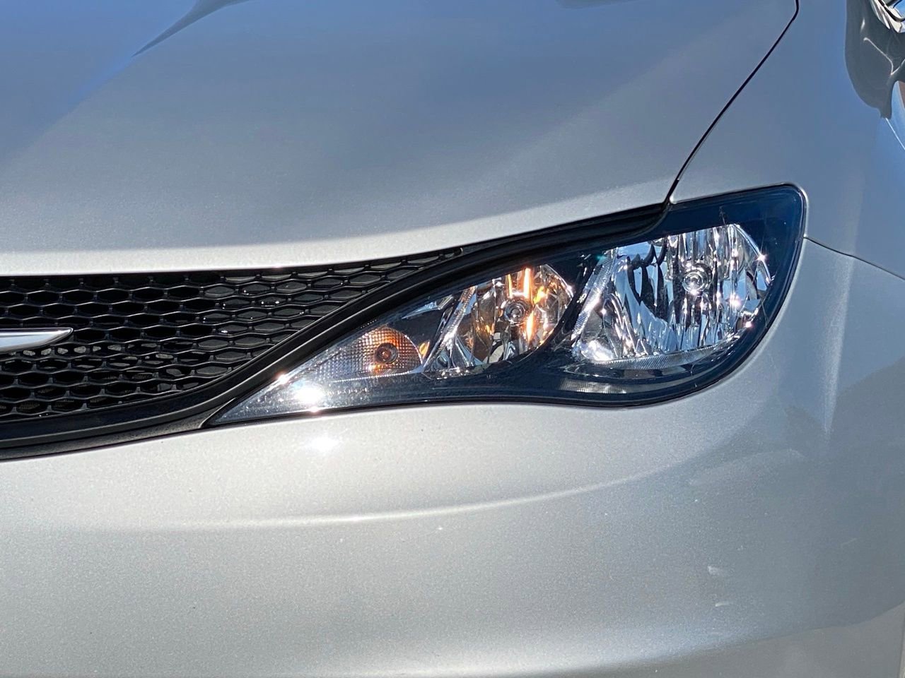 Used 2024 Chrysler Voyager LX FWD image 8