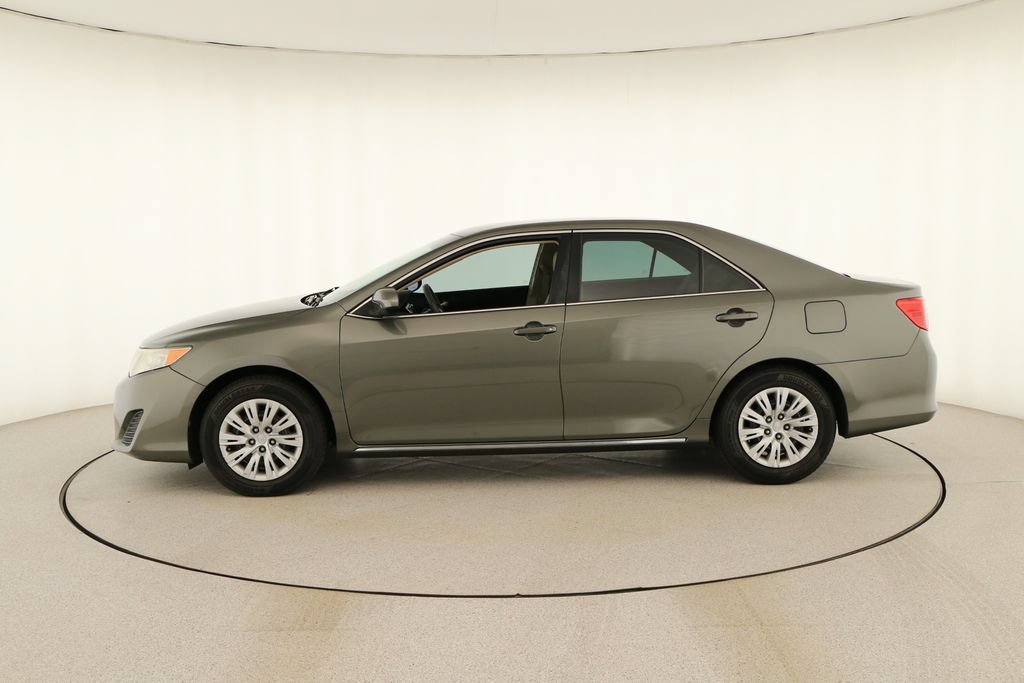 Used 2014 Toyota Camry LE FWD image 2
