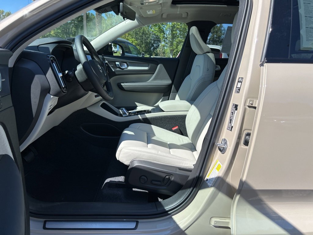 New 2026 Volvo XC40 B5 Ultra w/ Protection Package Premier image 4