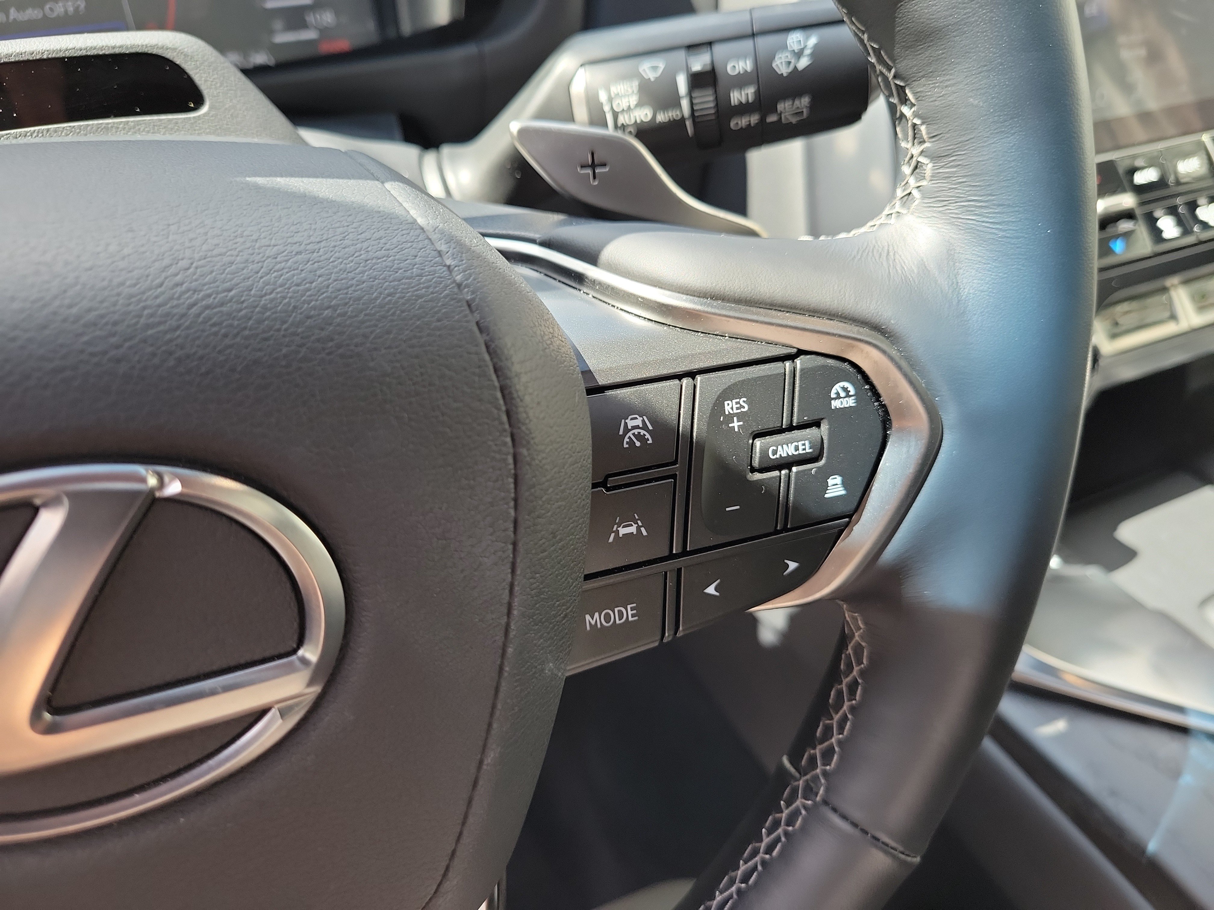 Used 2025 Lexus LX 700h Overtrail AWD/4WD image 27