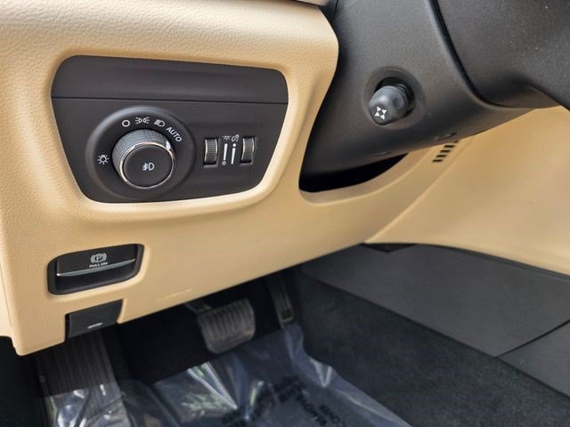 Certified 2023 Jeep Grand Cherokee Limited w/ Luxury Tech Group II AWD/4WD image 23