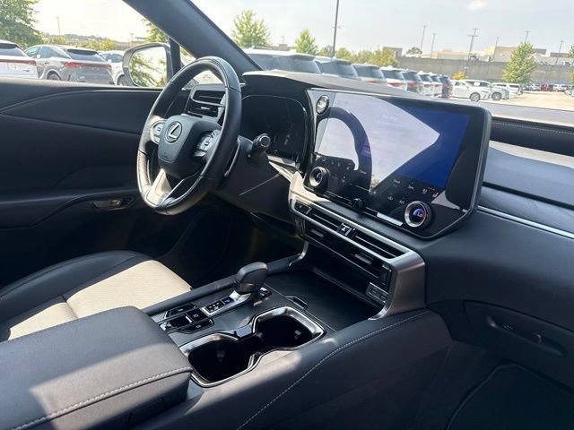 Used 2025 Lexus RX 350 Premium w/ Accessory Package (Z1) FWD image 17