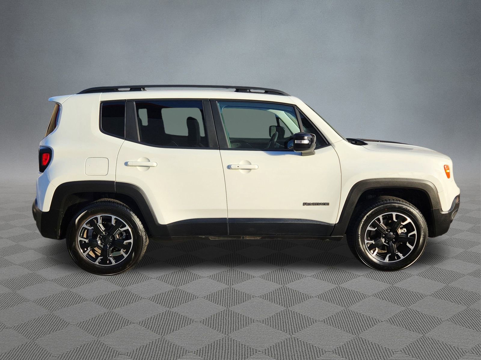 Used 2023 Jeep Renegade Latitude image 8