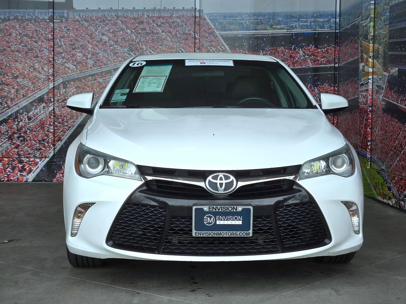Used 2016 Toyota Camry SE image 3