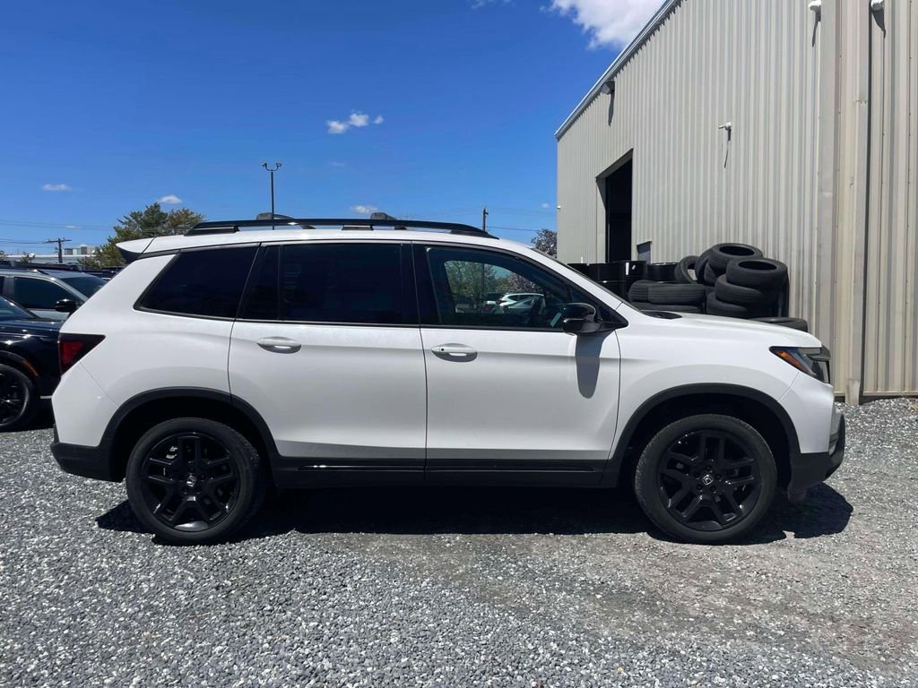 Used 2025 Honda Passport Black Edition image 4