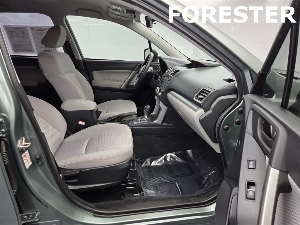 Used 2017 Subaru Forester 2.5i w/ Alloy Wheel Package image 13