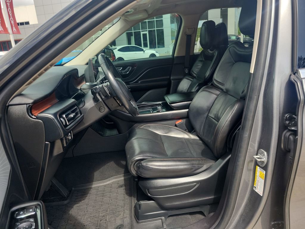 Used 2023 Lincoln Aviator Reserve w/ Equipment Group 201A image 16