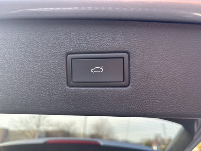 Used 2022 Volkswagen Tiguan SE image 36