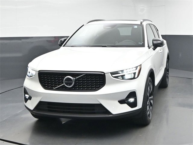 Used 2024 Volvo XC40 B5 Plus image 53