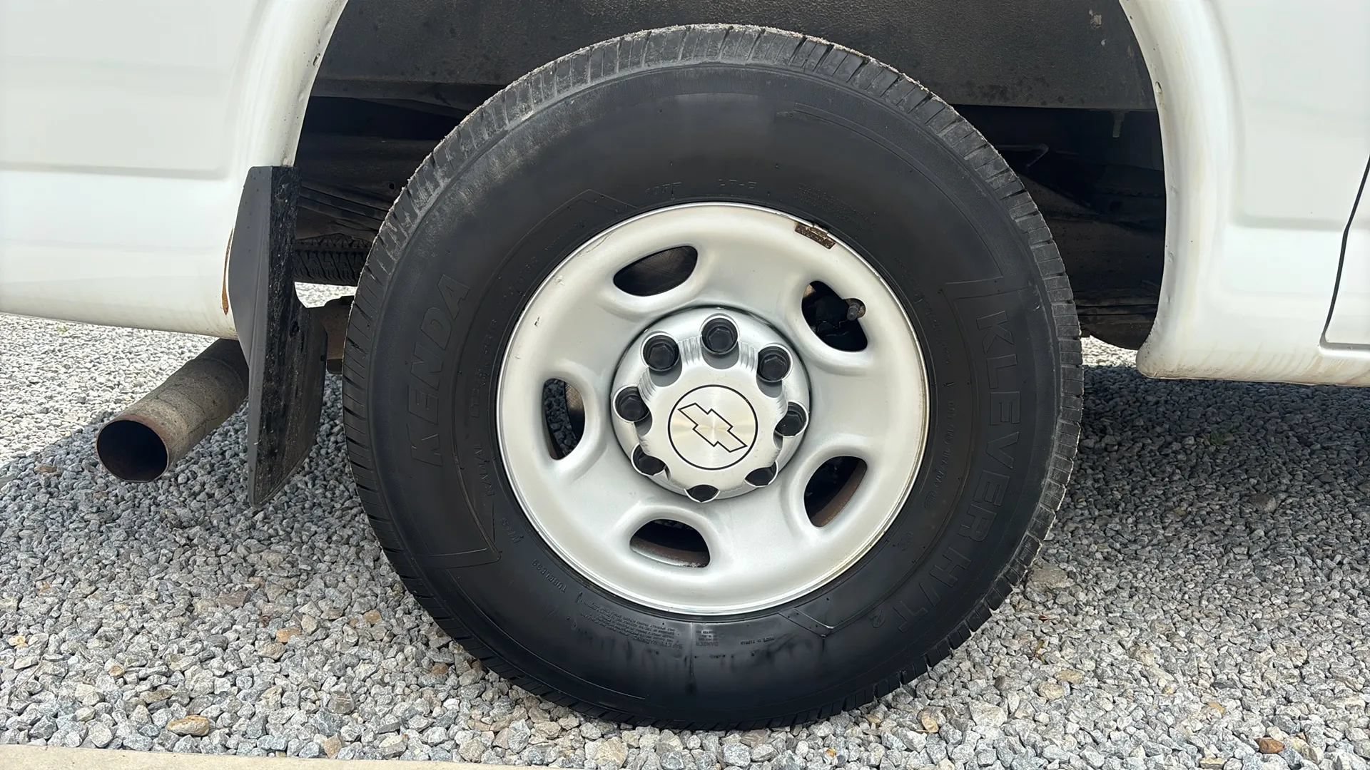 Used 2017 Chevrolet Express 2500 RWD image 7