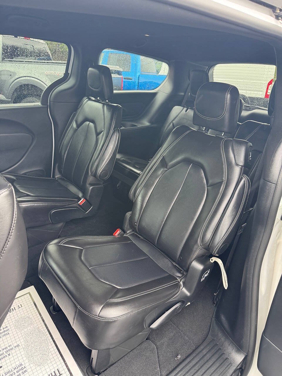 Used 2025 Chrysler Pacifica Select FWD image 11