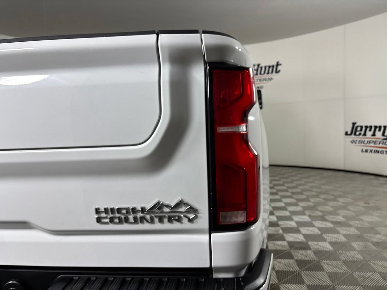 Used 2025 Chevrolet Silverado 3500 High Country w/ Technology Package AWD/4WD image 34