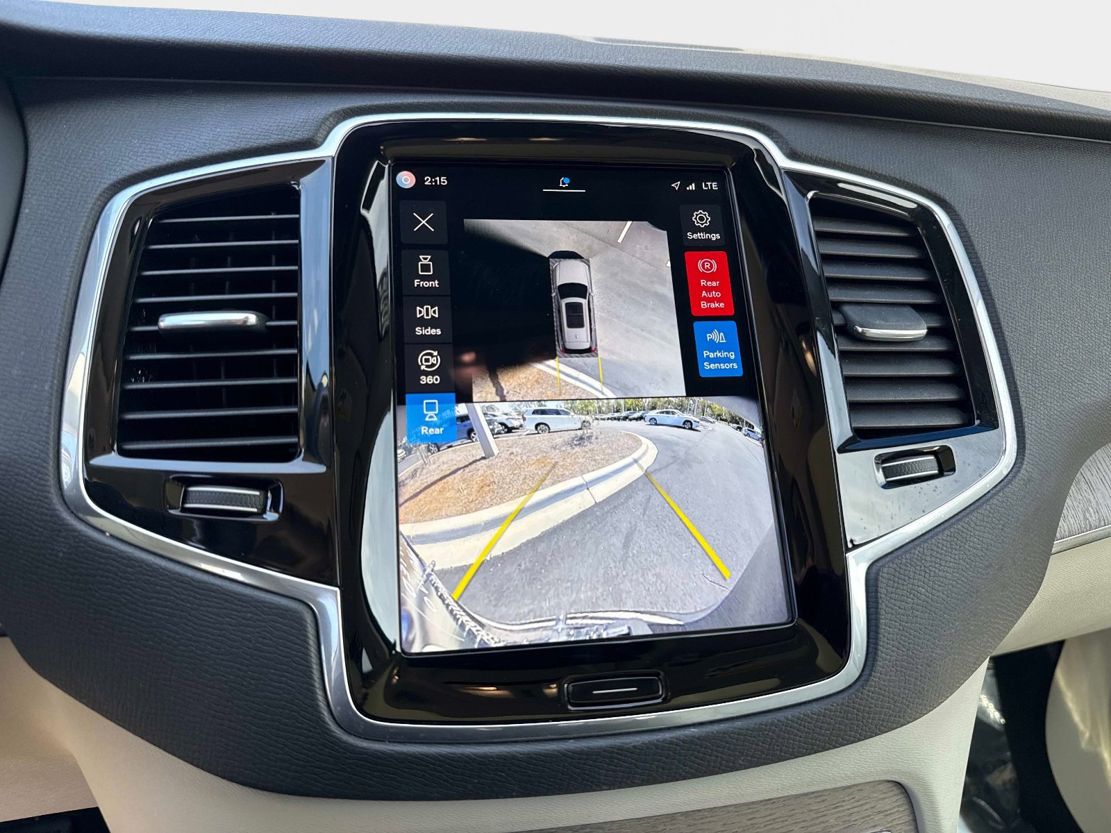 Certified 2025 Volvo XC90 T8 Plus w/ Protection Package Premier image 27