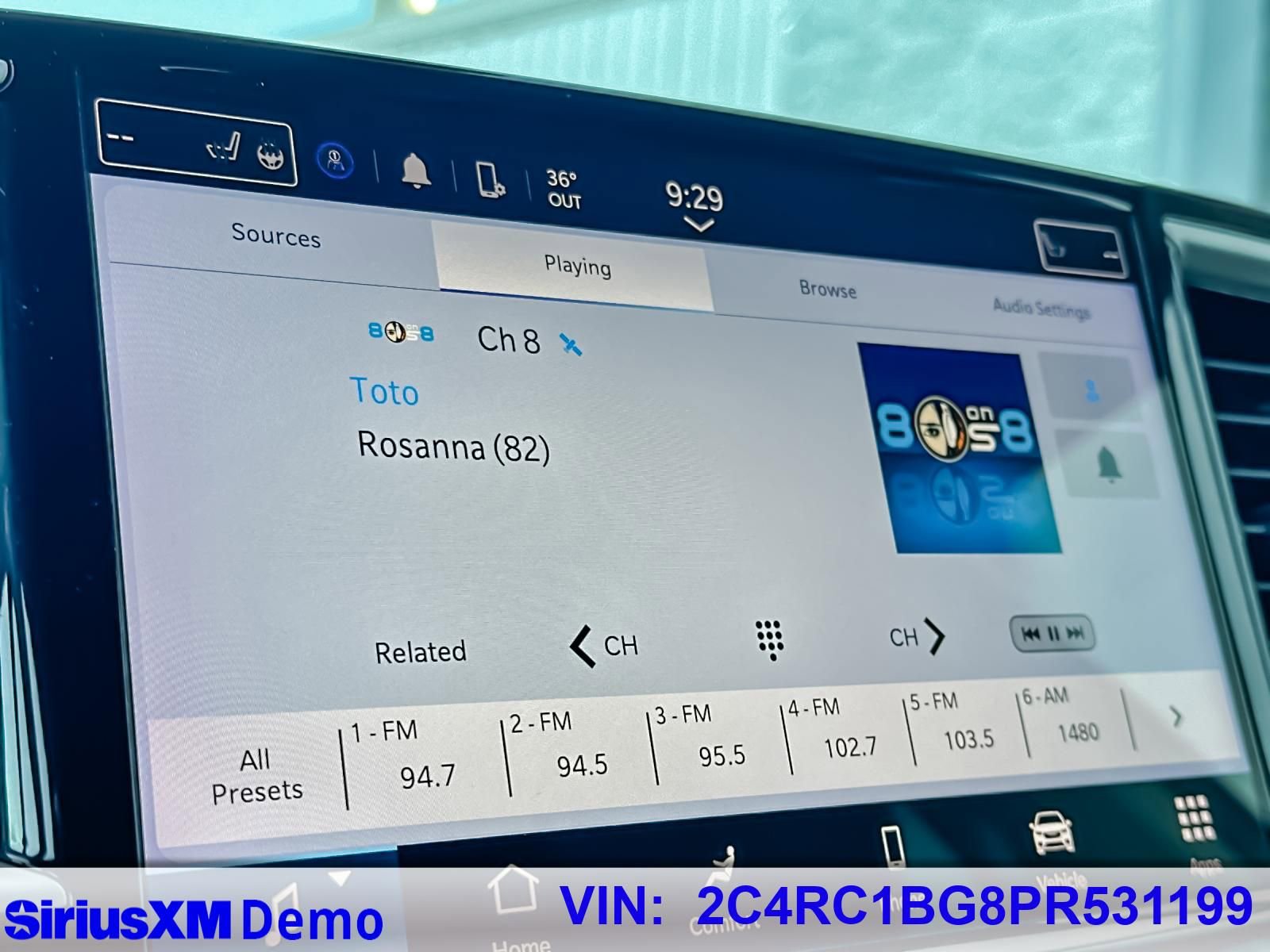 Used 2023 Chrysler Pacifica Touring-L image 28