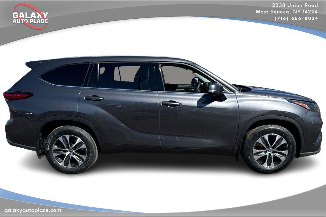 Used 2022 Toyota Highlander XLE image 4