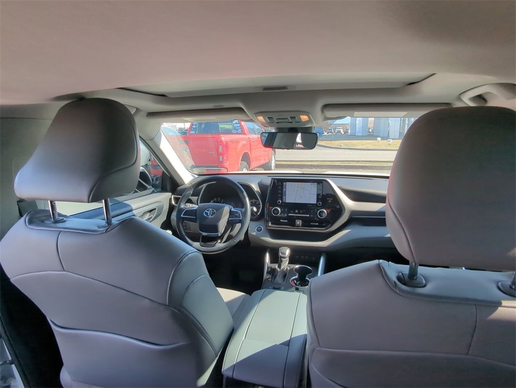 Used 2021 Toyota Highlander XLE image 10