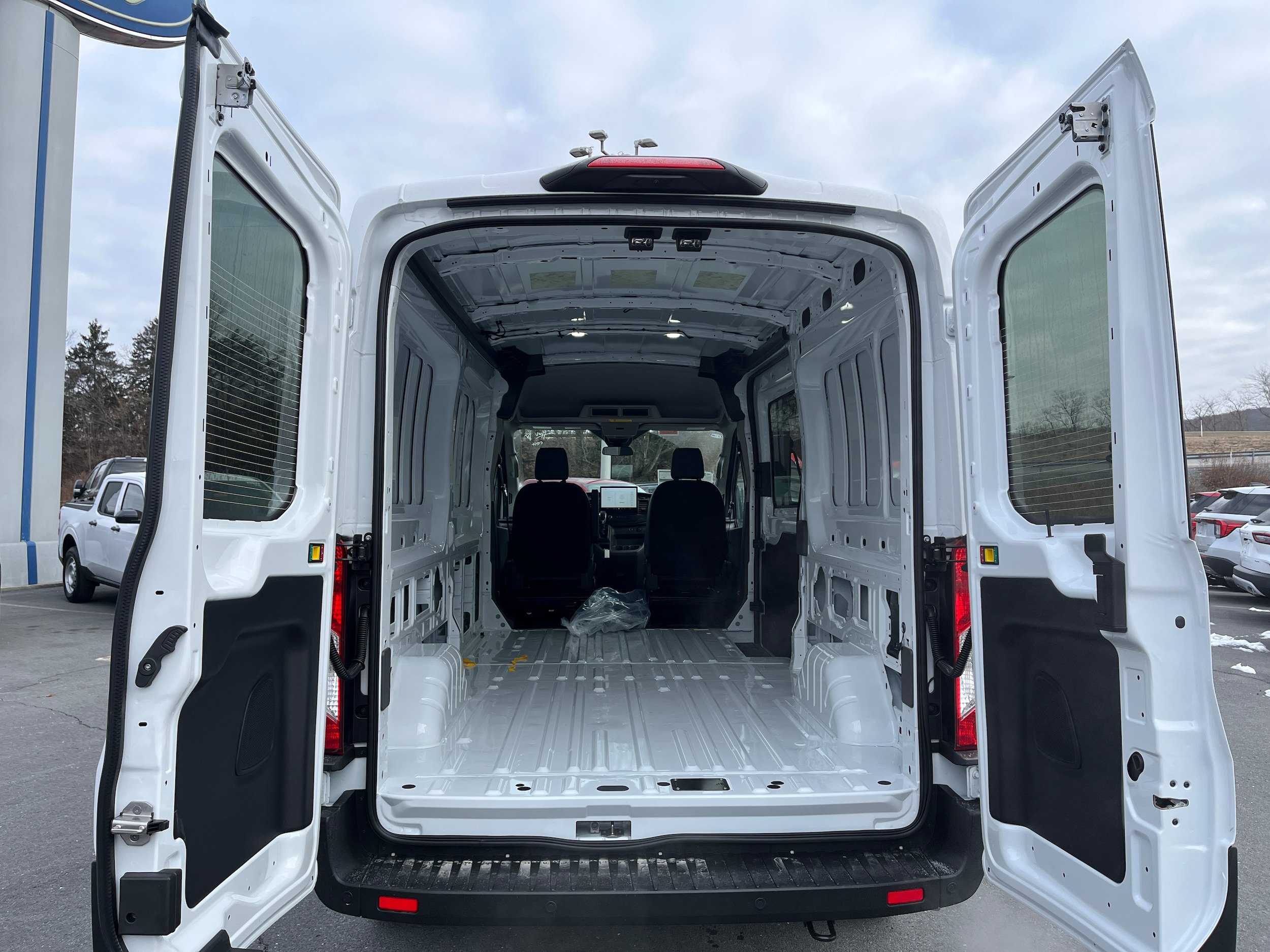 New 2026 Ford Transit 250 148 Medium Roof RWD image 9