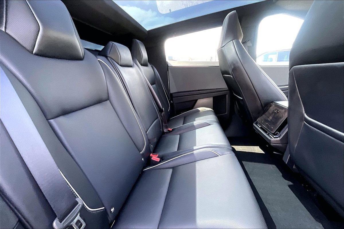 Used 2025 Tesla Cybertruck AWD Crew Cab image 28