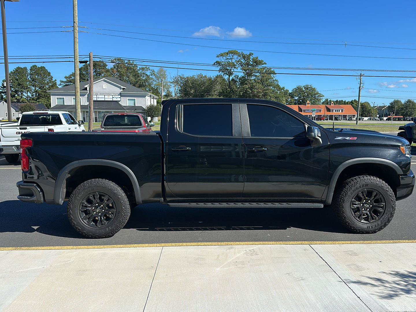 Used 2023 Chevrolet Silverado 1500 ZR2 w/ Technology Package AWD/4WD image 4