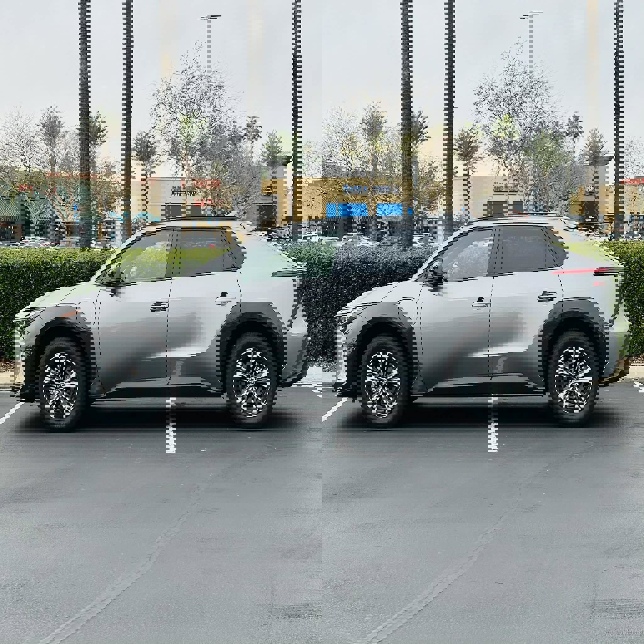 Used 2024 Toyota bZ4X XLE SPORT UTILITY 4D w/ Weather Package image 3