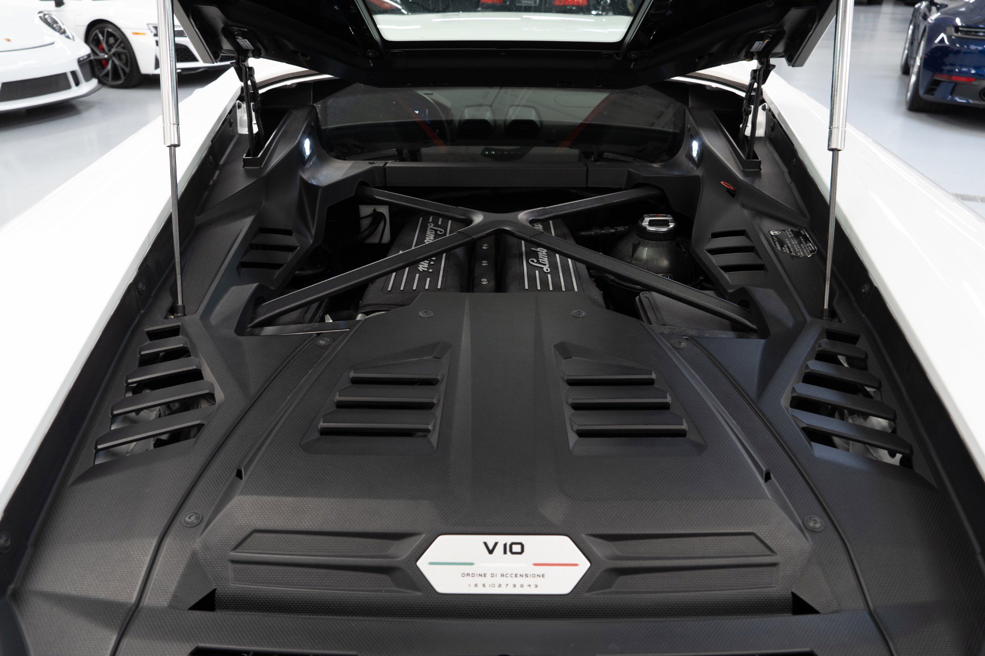 Used 2020 Lamborghini Huracan EVO image 21