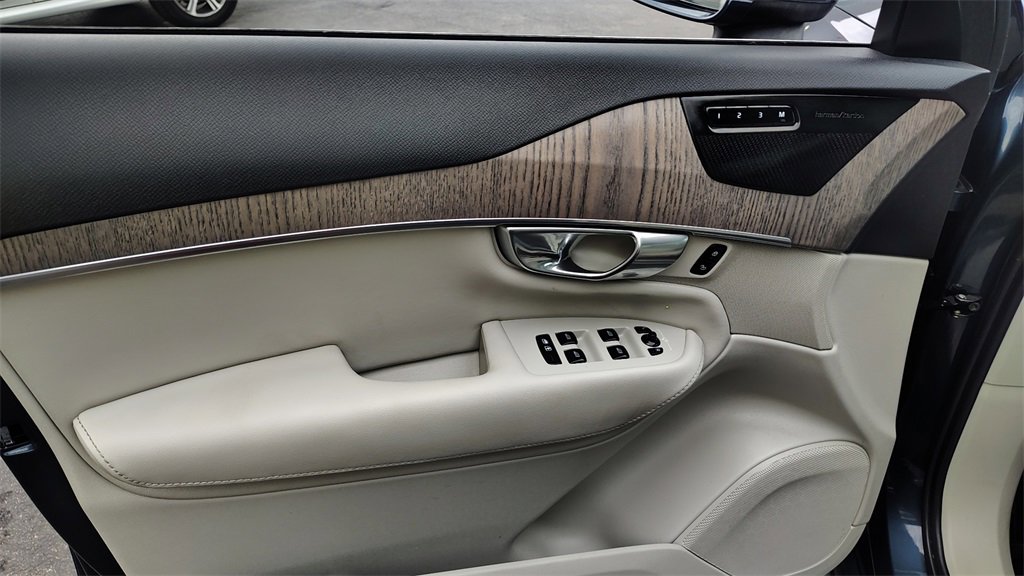 Certified 2024 Volvo XC90 T8 Plus w/ Protection Package Premier image 8