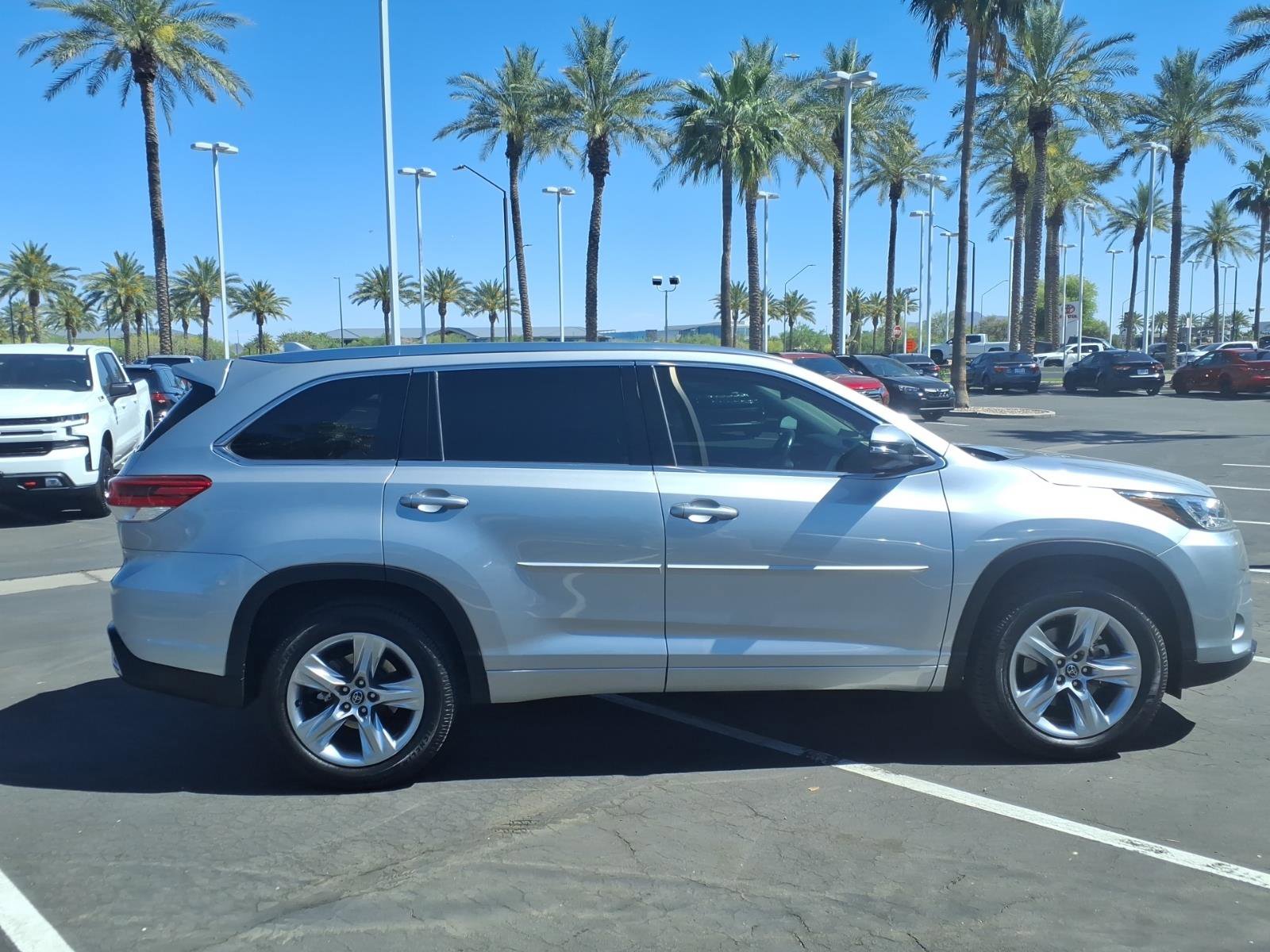 Certified 2017 Toyota Highlander Limited image 3