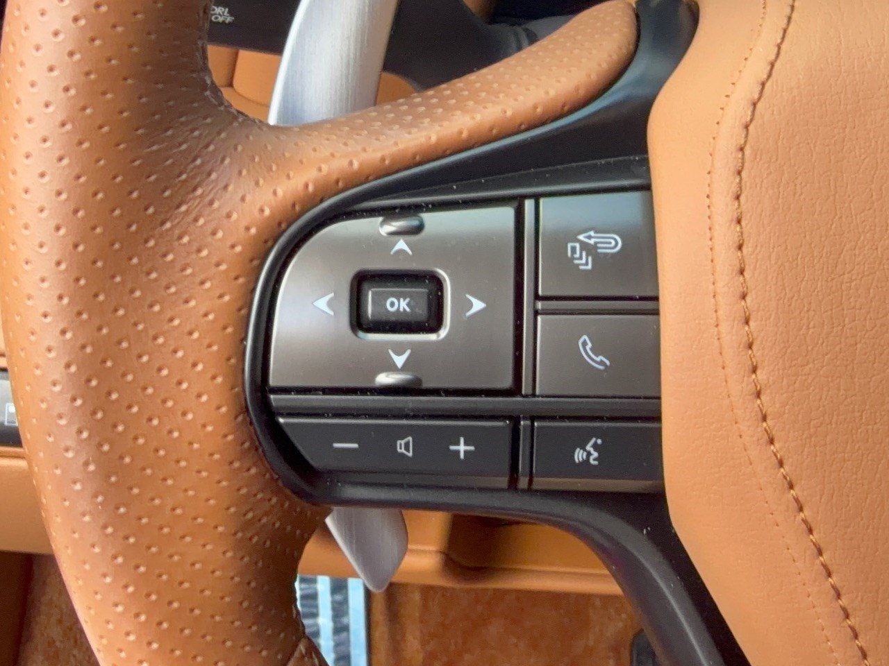 Used 2024 Lexus LC 500 Coupe w/ Dynamic Handling Package RWD image 18