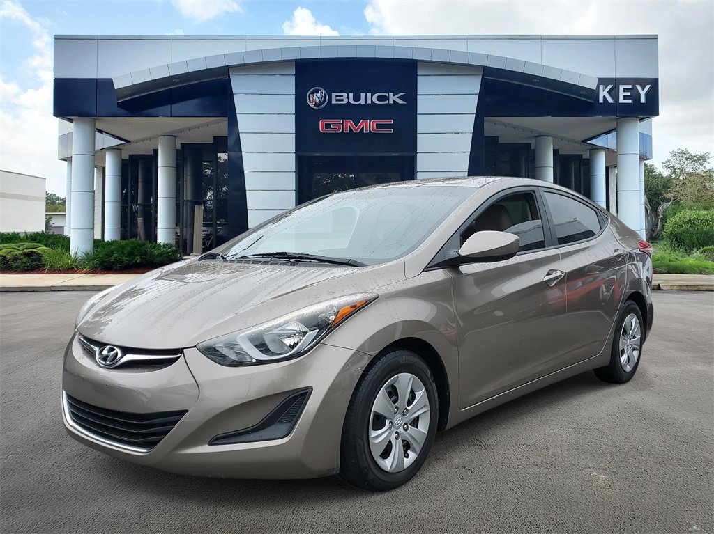 Used 2016 Hyundai Elantra SE image 2