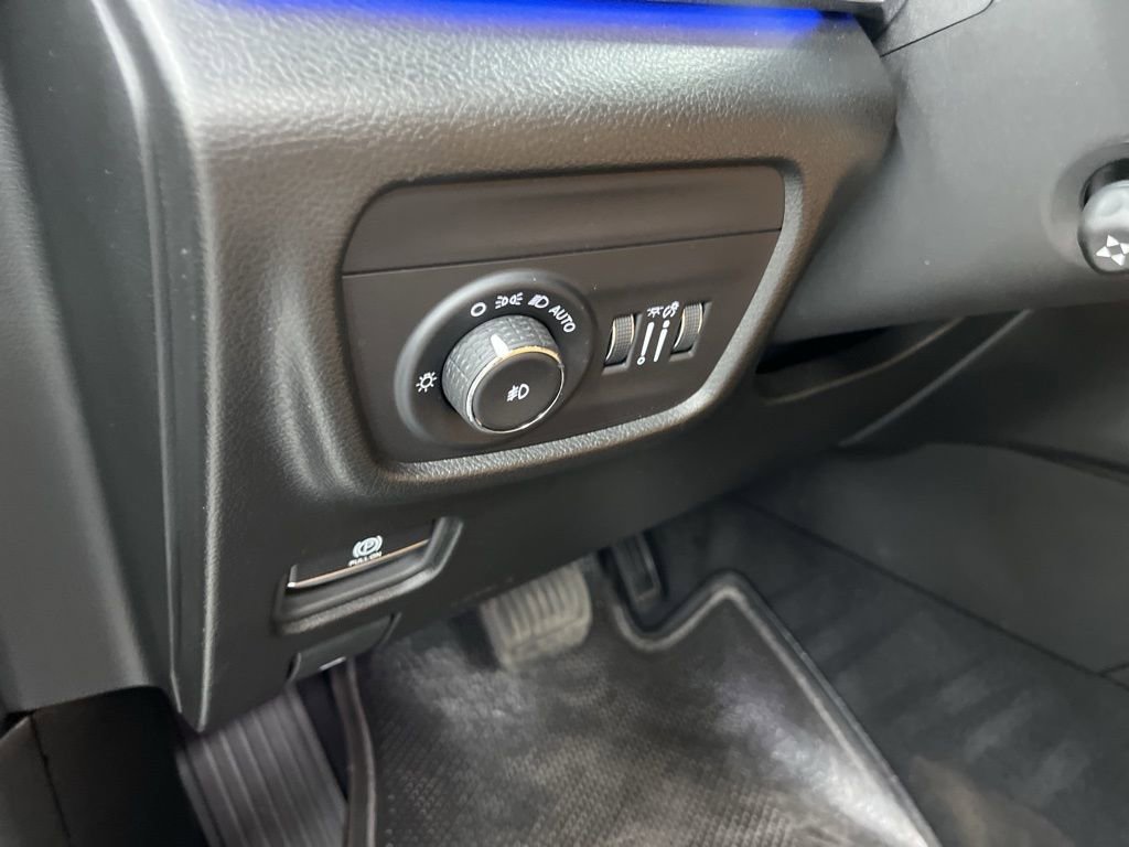 Used 2024 Jeep Grand Cherokee Summit w/ Luxury Tech Group V image 17