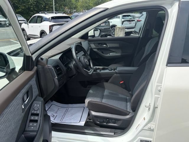 Used 2023 Nissan Rogue SV AWD/4WD image 14