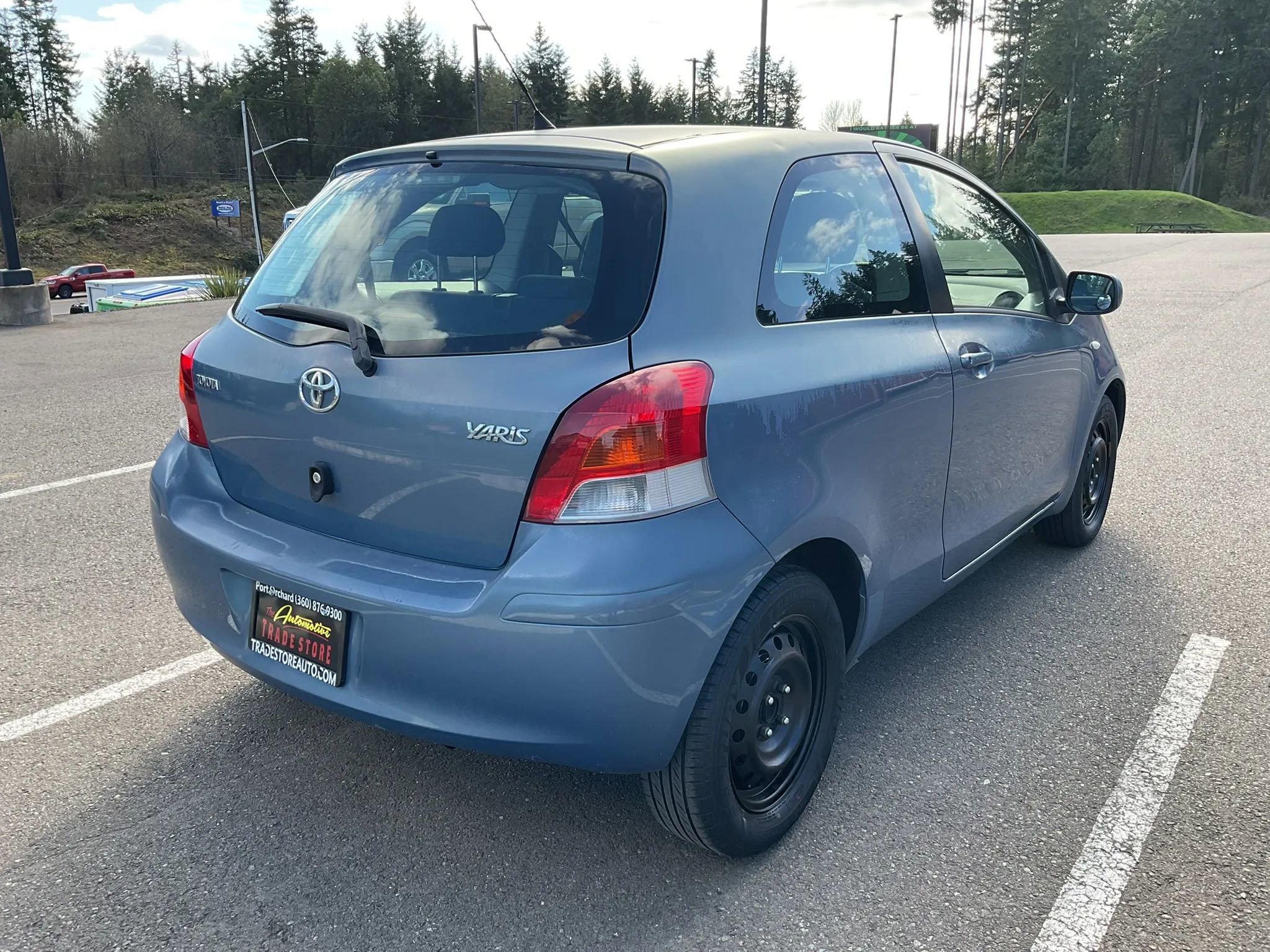 Used 2009 Toyota Yaris 2-Door Hatchback image 5
