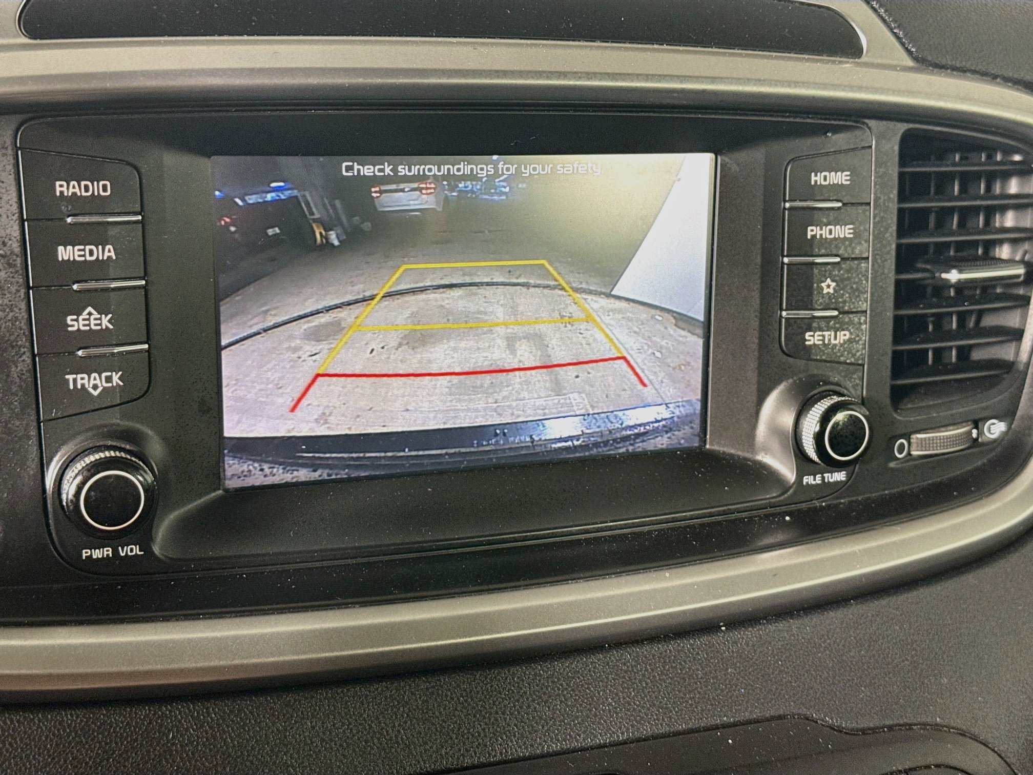 Used 2020 Kia Sorento LX FWD image 14