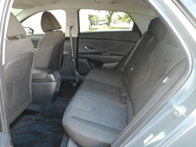 Used 2026 Hyundai Elantra SE FWD image 17