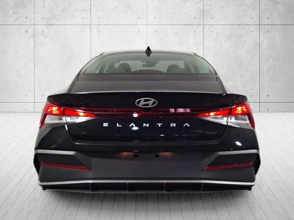 Used 2026 Hyundai Elantra SE FWD image 6