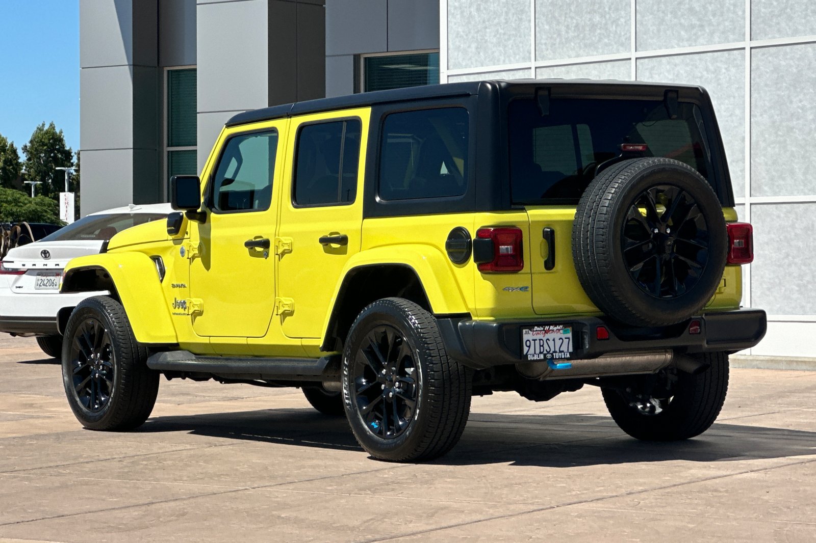 Used 2023 Jeep Wrangler Unlimited Sahara AWD/4WD image 6