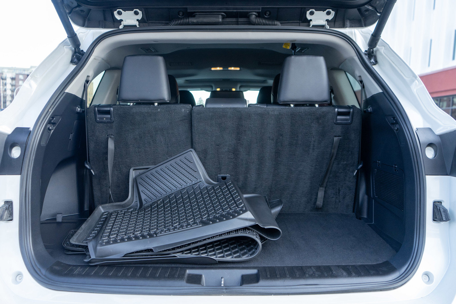 Used 2025 Toyota Highlander XLE image 9