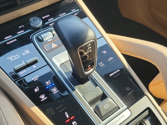 Certified 2022 Porsche Cayenne E-Hybrid AWD/4WD image 35