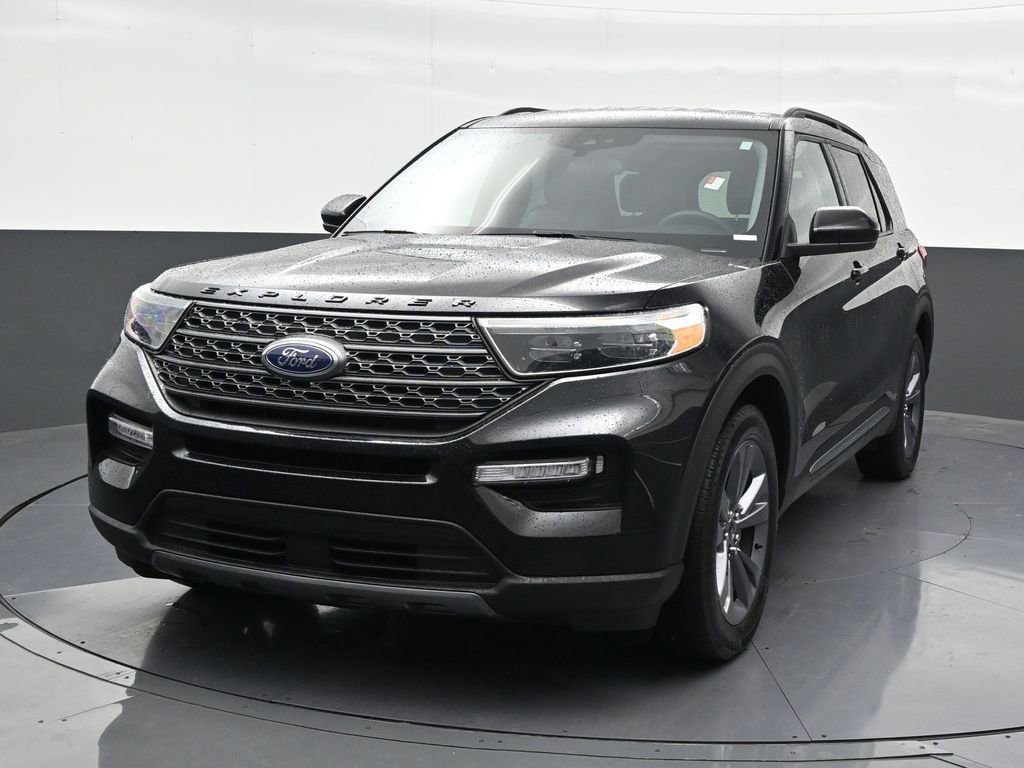 Used 2024 Ford Explorer XLT w/ Equipment Group 202A RWD image 9