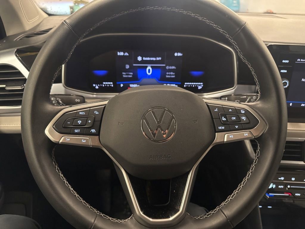 Used 2025 Volkswagen Taos SE image 23