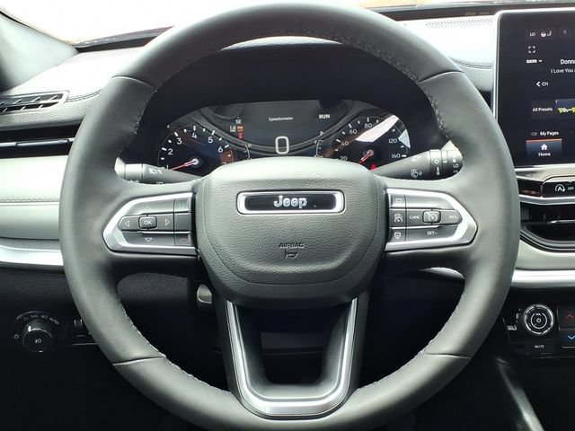 Used 2025 Jeep Compass Limited AWD/4WD image 17