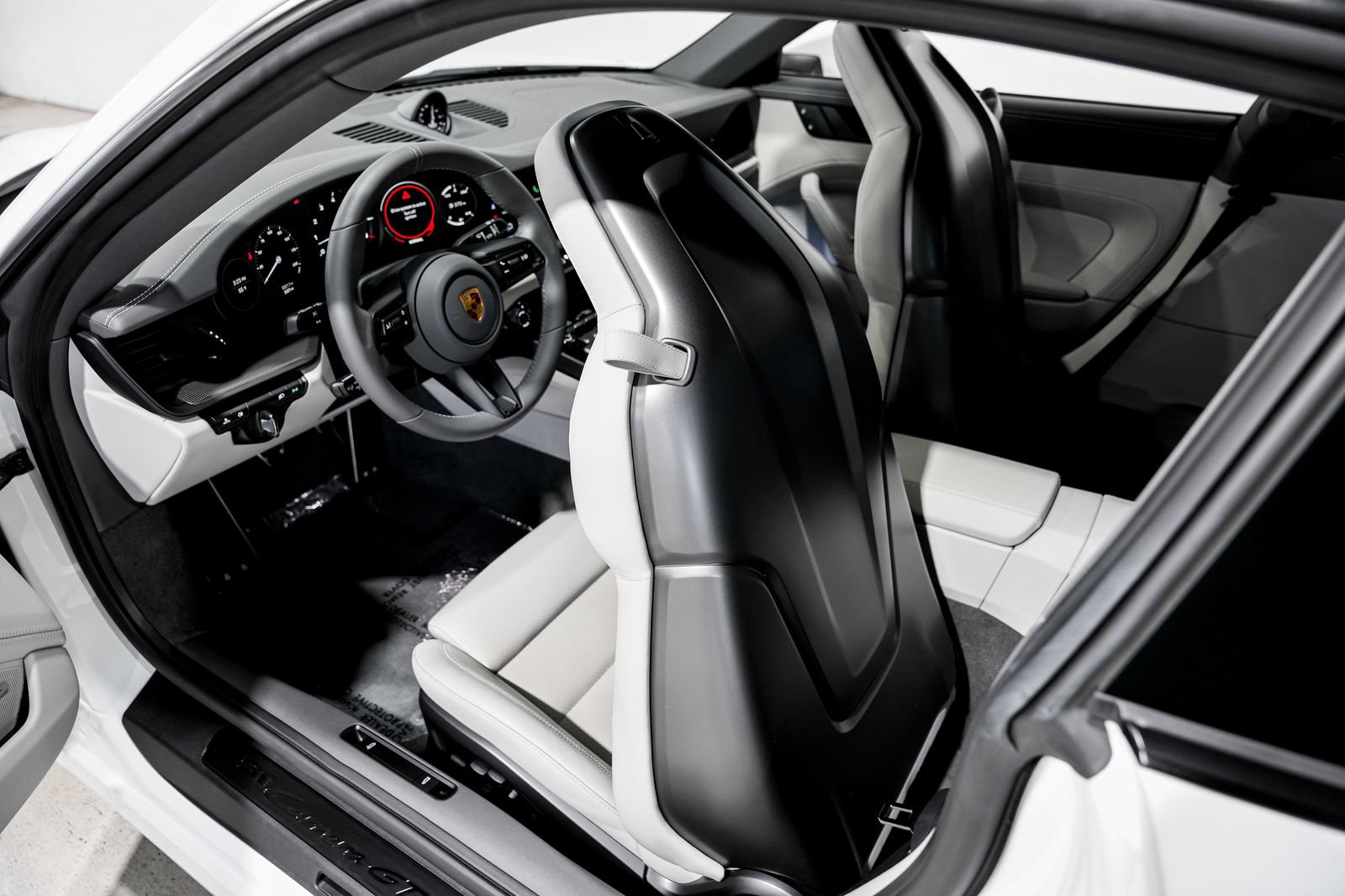 Used 2022 Porsche 911 Carrera GTS RWD image 22