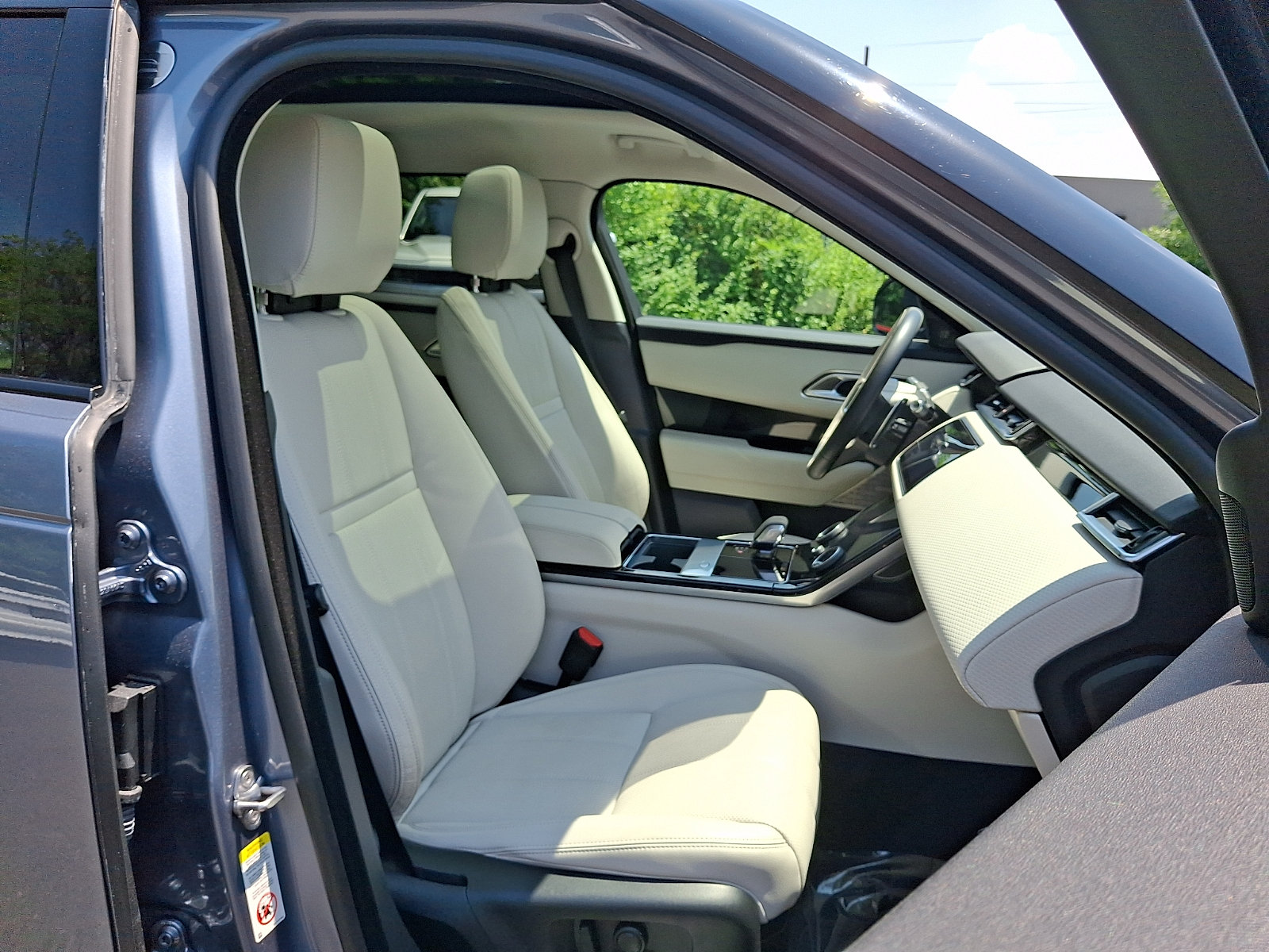 Used 2022 Land Rover Range Rover Velar R-Dynamic S AWD/4WD image 3