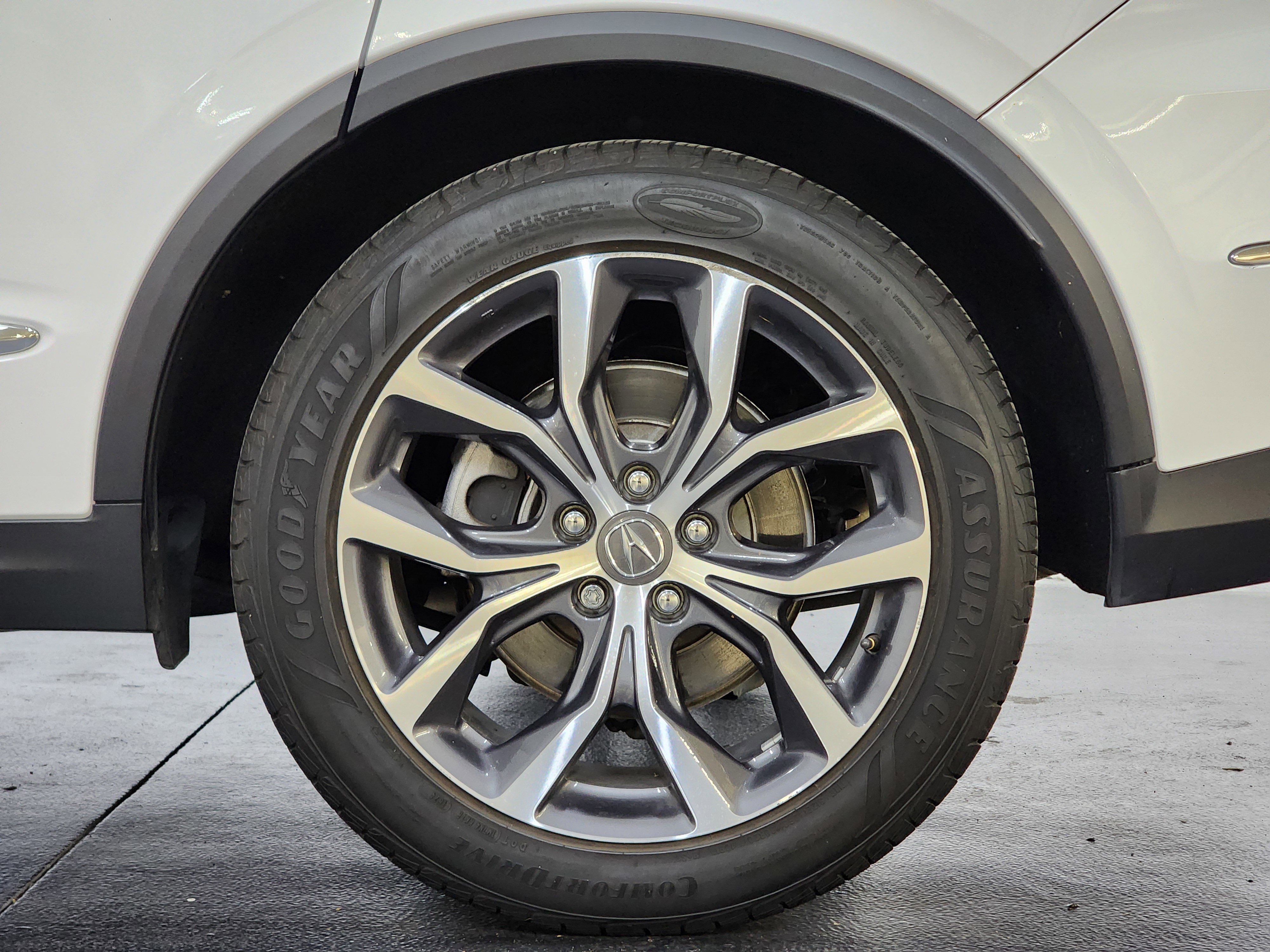 Used 2023 Acura MDX SH-AWD w/ Technology Package image 32