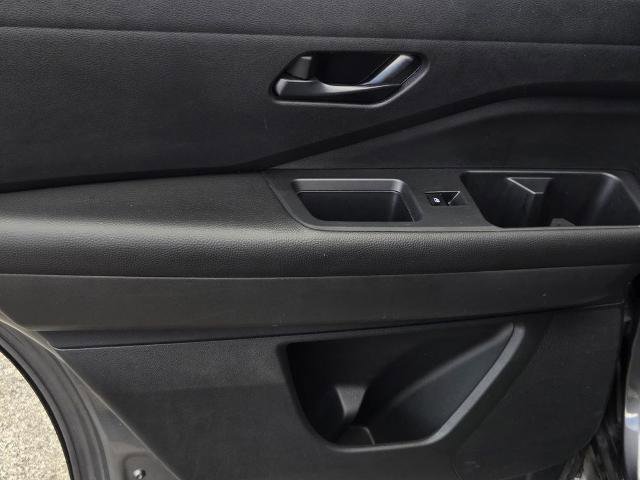 Certified 2025 Nissan Pathfinder SV FWD image 11