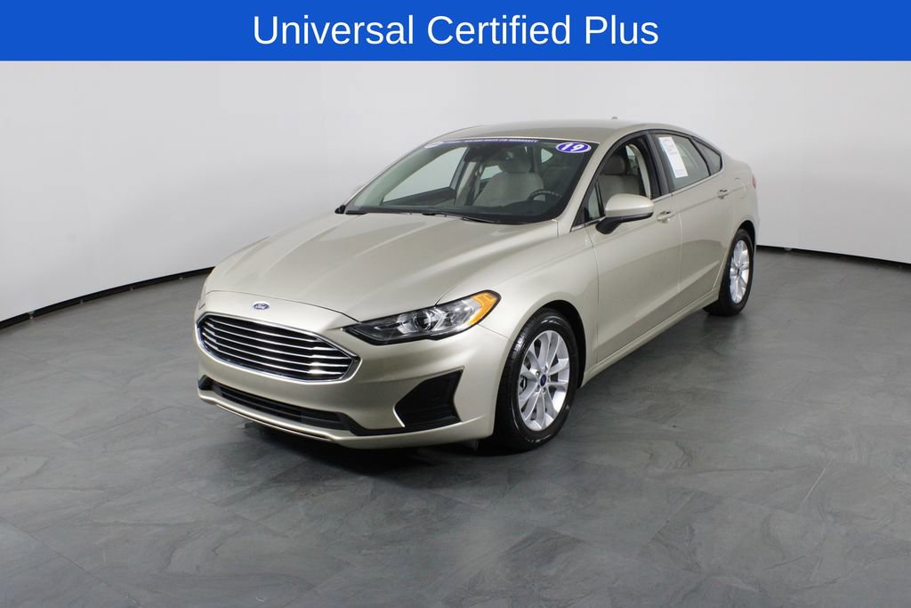 Used 2019 Ford Fusion SE image 2