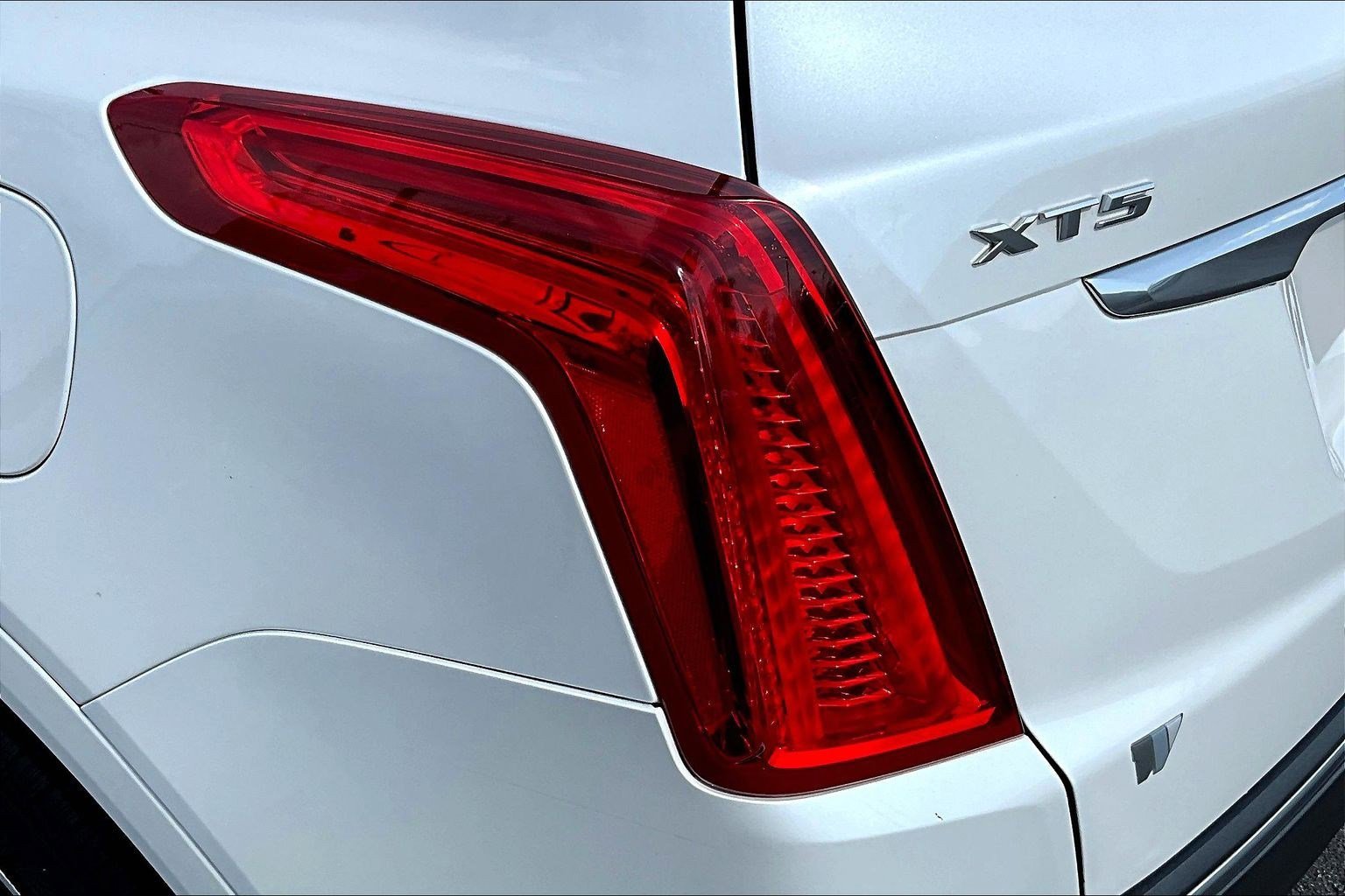 Used 2018 Cadillac XT5 Luxury w/ Driver Awareness Package image 22