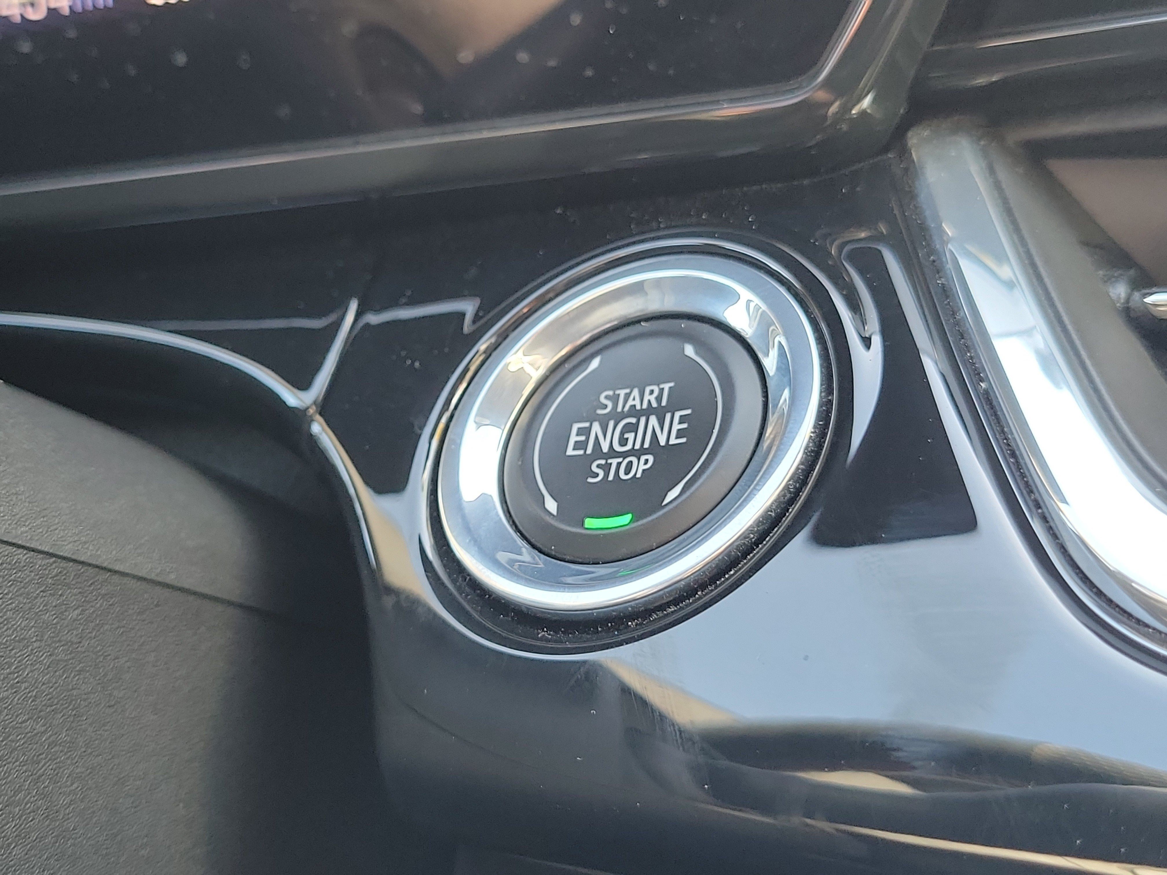 Used 2024 Chevrolet Trax RS w/ Sunroof Package FWD image 31